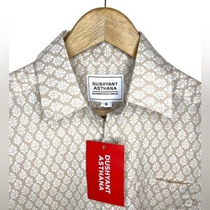 Dushyant Asthana The Folk short sleeve hand printed shirt in tan leaf.…